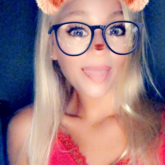 Jessica Shae 🌿 Poshmark Ambassador! - Picture 4 of 7